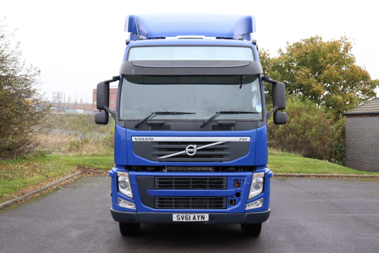 VOLVO FM13 420 GLOBETROTTER 6X2 REARLIFT TRACTOR (2011) Comvex Trucks