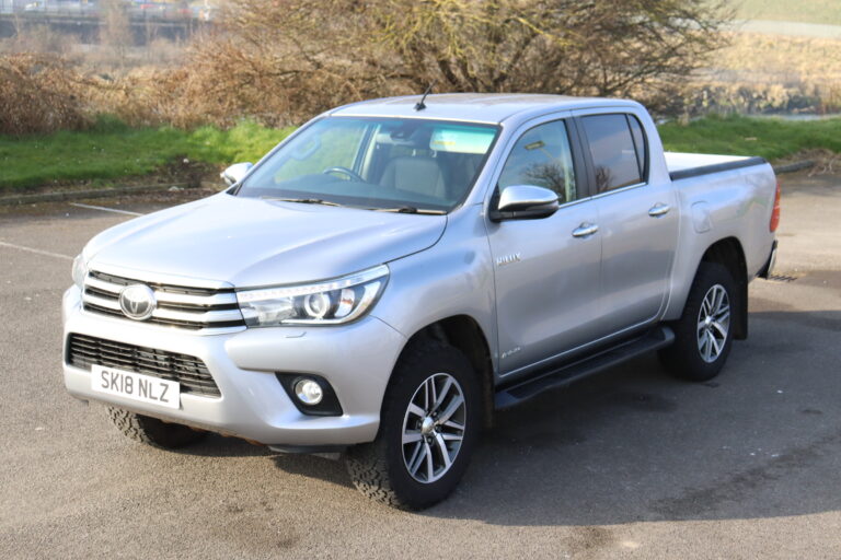 Toyota Hilux d-4d Invincible Pickup truck fro sale export comvex trucks