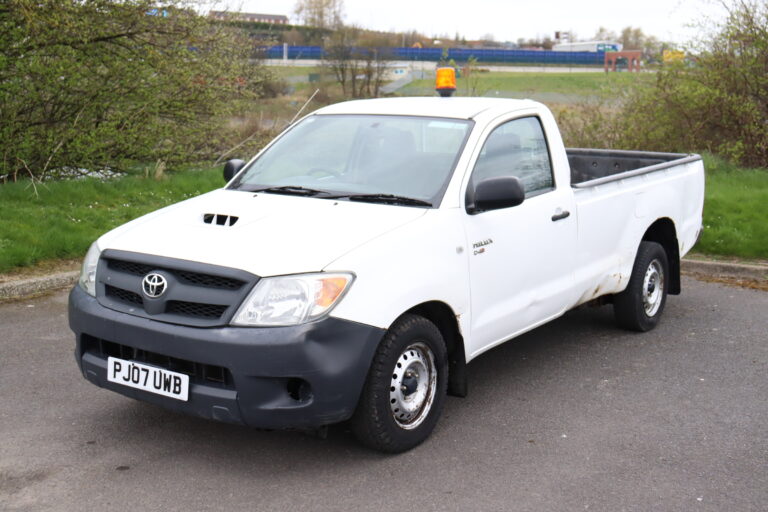 Toyota Hilux d4d 4x2 sinlge cab pickup for sale export comvex trucks