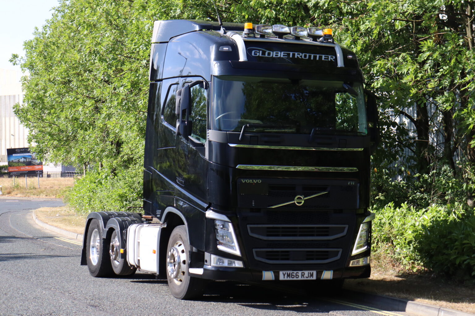 VOLVO FH 500 GLOBETROTTER 6X2 MIDLIFT TRACTOR (2016) - Comvex Trucks