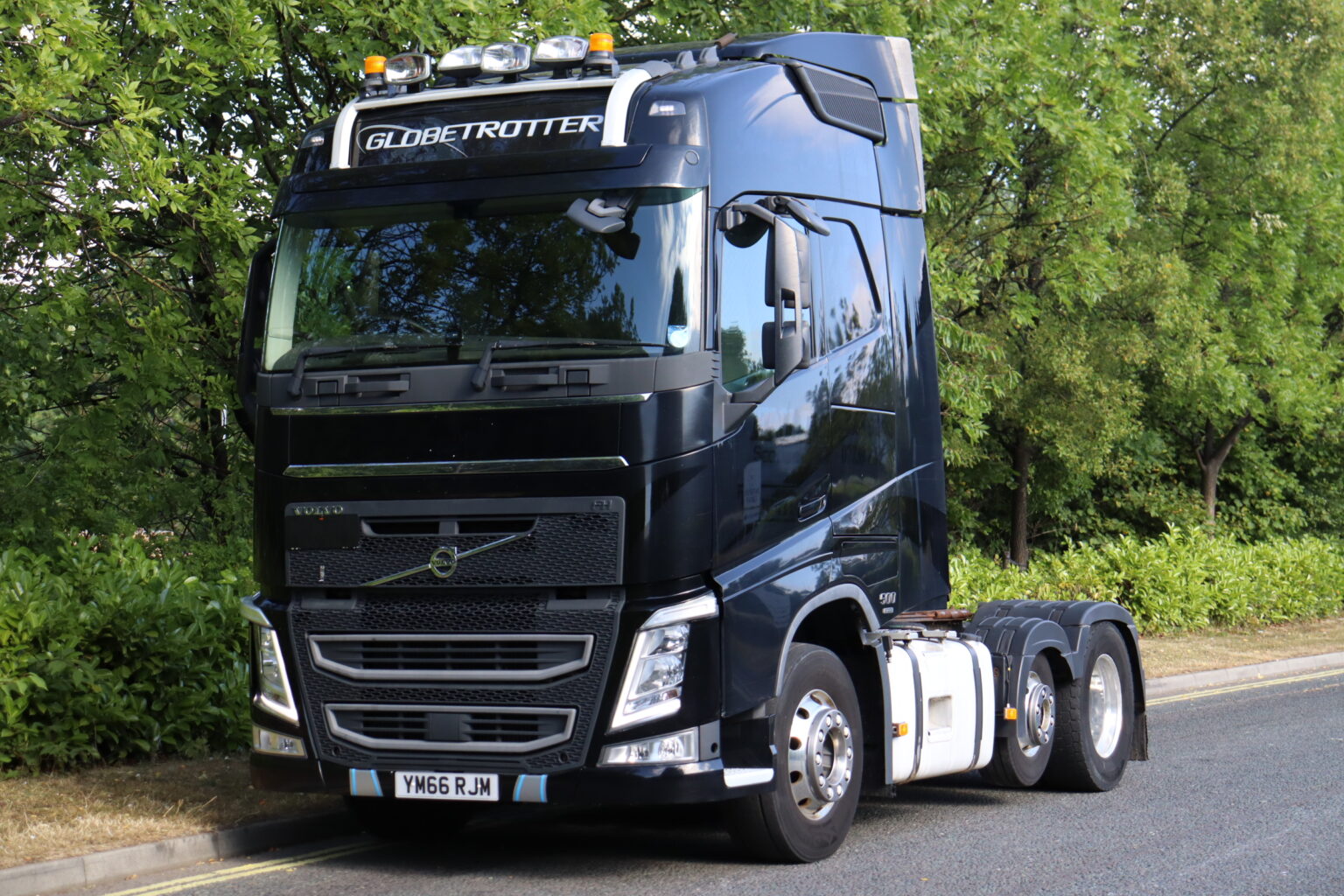 VOLVO FH 500 GLOBETROTTER 6X2 MIDLIFT TRACTOR (2016) - Comvex Trucks